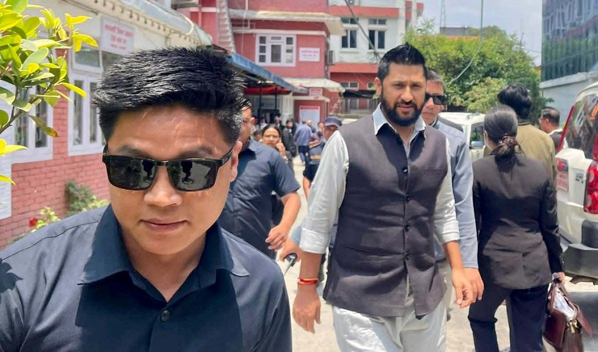 तारेख बुझ्न काठमाडौँ जिल्ला अदालत पुगे रवि लामिछाने